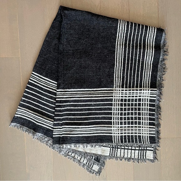 Charcoal Grey & White Wool Blanket Scarf - Picture 1 of 4
